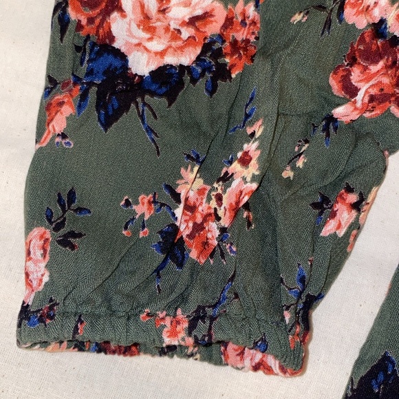 Nostalgia Floral Adjustable Blouse - Picture 10 of 16